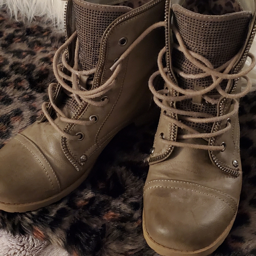 Guess boots 9M